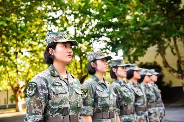 2021年的女兵报名流程,征兵报名年龄!