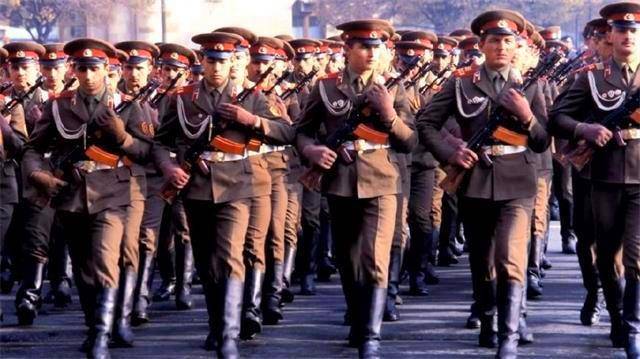 
1991年苏联解体 拥兵400万的苏联军队为什么“放弃”了政权？_开运体育官方网站