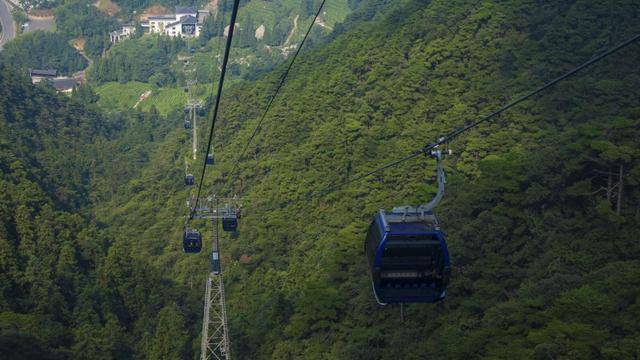 别样旅游 通过索道游览天柱山世界地质公园