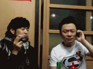 搞笑gif段子:我关心的不是大哥你的手,而是脸,疼不疼