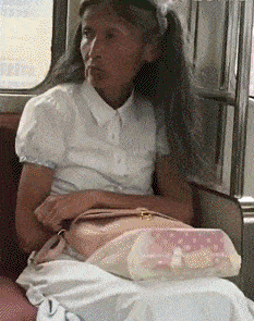 gif搞笑趣图:大哥,抛锅很费劲吧,没有一点力气是做不了大厨的!