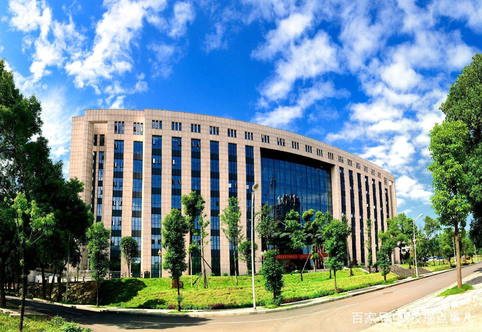 985大学排名及分数%_中国最低调985大学,位于小县城,每年录取分