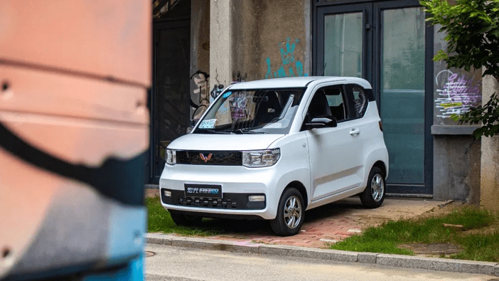 五菱宏光mini电动车,五菱宏光mini新能源车 股价累计上涨1170%,宏光mini真是国人想要的电动车?