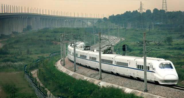 中国最“压抑”高铁之旅在隧道里过7个小时乘客：像穿越时空