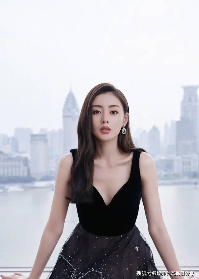 原创张天爱性感戏太真实,穿睡衣躺床上的片段太迷人,女神真是太美了