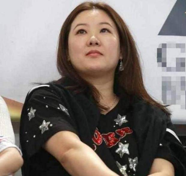 原创跳水女王伏明霞,5年生3个孩子,如今42岁的她想为70岁老公拼4胎