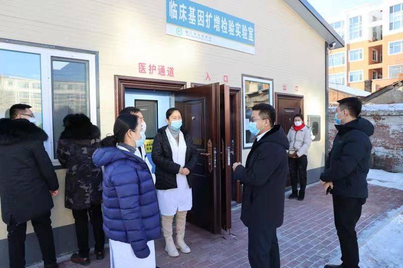 嫩江市委副书记崔凯督导检查疫情防控工作看望慰问一线防控人员