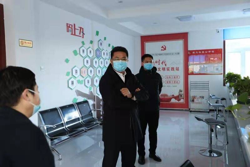嫩江市委副书记崔凯督导检查疫情防控工作看望慰问一线防控人员_手机