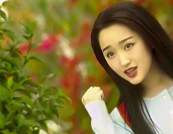 消息，人气大幅度下滑。2006年，杨钰莹再度隐退歌坛，而这一走又是五年。同一时间，“金童玉女”组合的