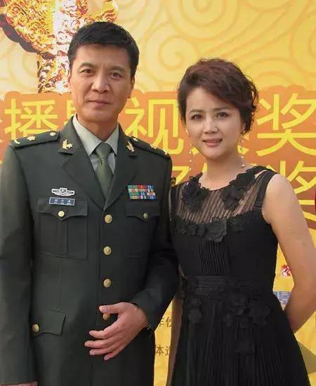 56岁刘之冰前妻是名教授现任是著名演员如今一家四口很幸福