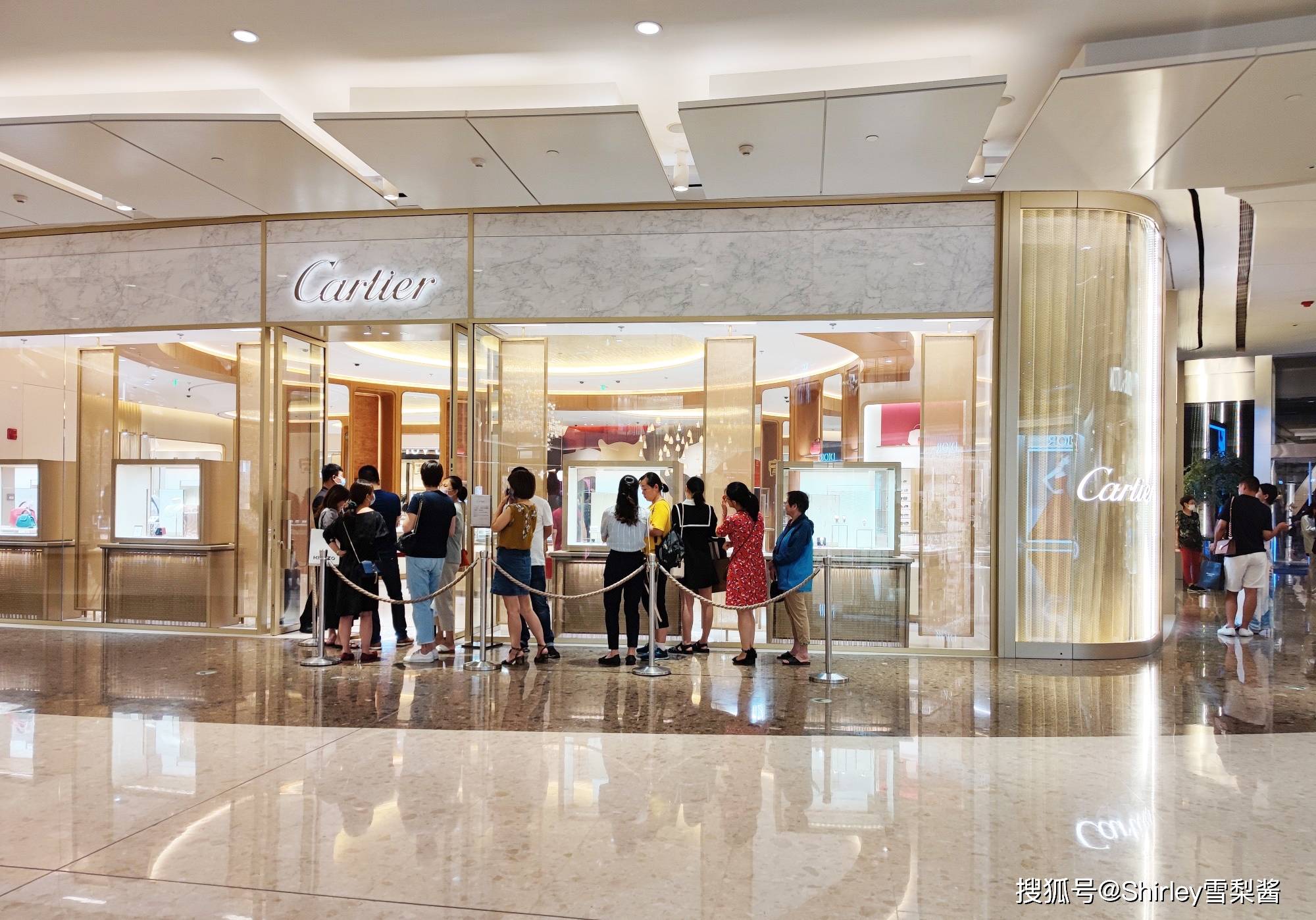 上海最顶级商场,每家奢侈品店铺都大排长队,最贵商品售价1500万