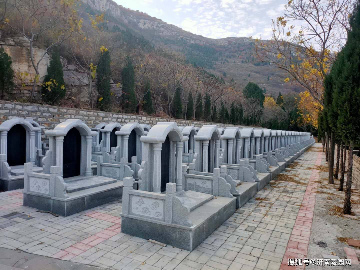 九顶山陵园传统碑型