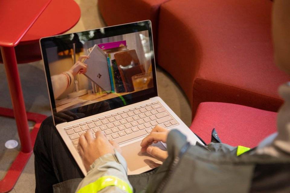 电脑桌面壁纸怎么换回上一个壁纸 1ba7d757b354434ea89a4f4932cf6d63.jpeg