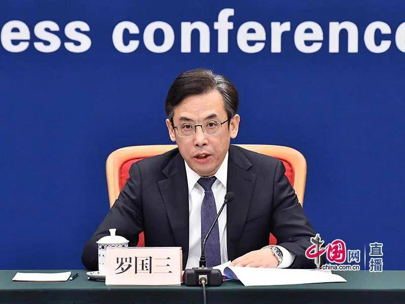 长江沿江化工企业关改搬转超8000家!_罗国三