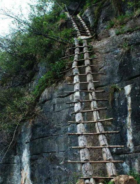 峭壁上的古路村，几百年与世隔绝，有人到死都没下过山！