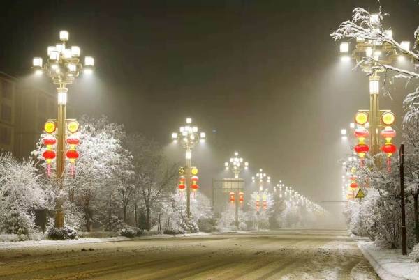 陕西吴起：红城雪景美如画