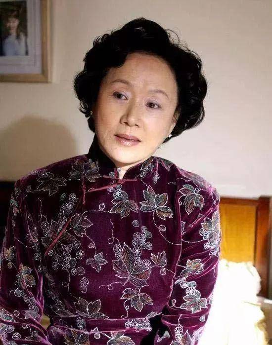 69岁"妈妈专业户"吴竞,与老公恩爱40年无绯闻,今家庭幸福