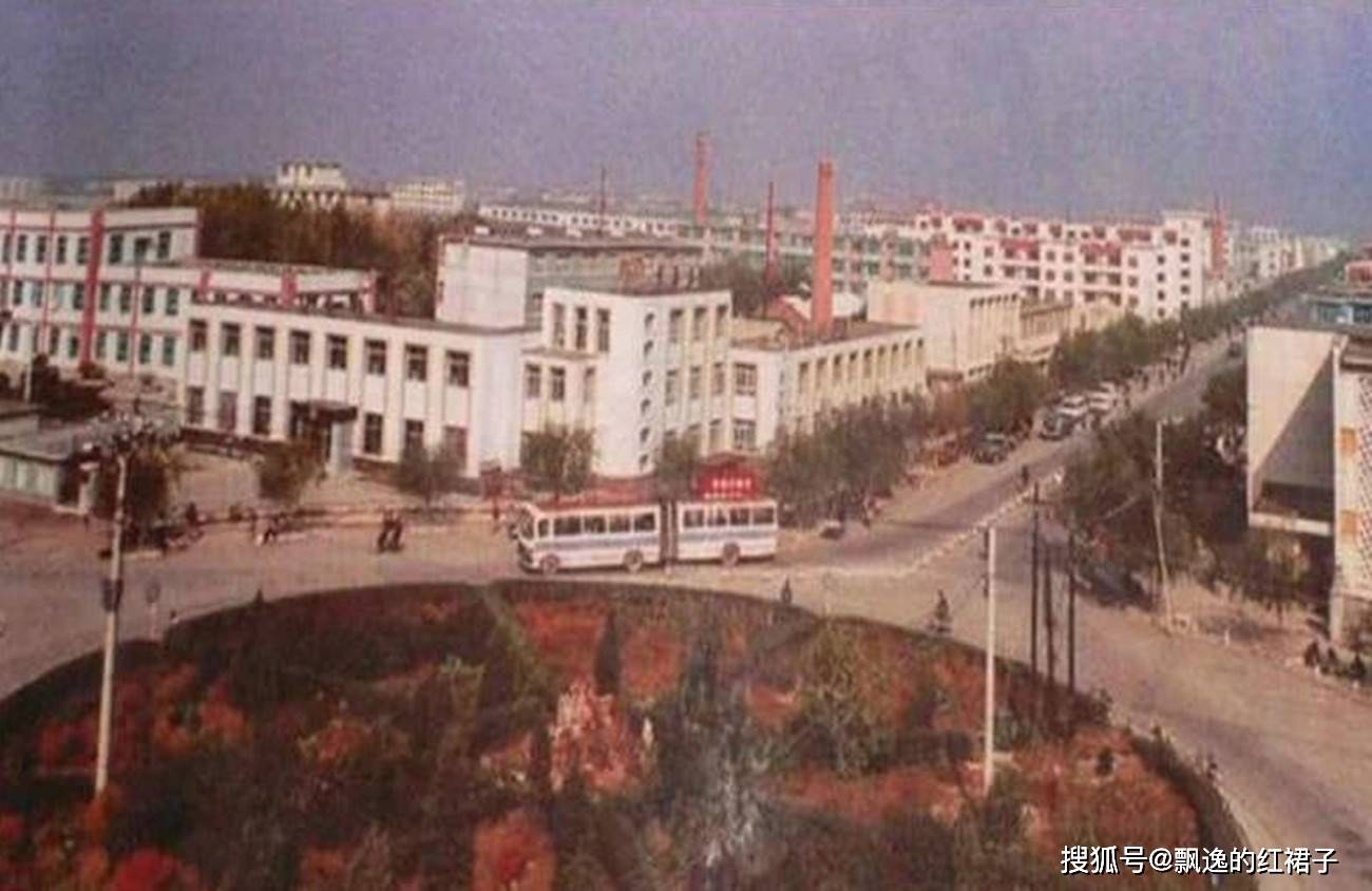 老照片:90年代的盘锦,盘锦体育场周边还是一片未开发的荒地