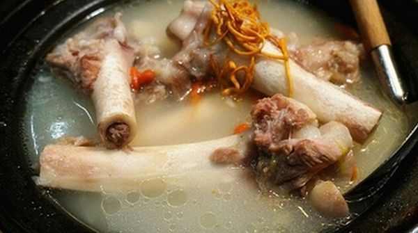 骨头熬高汤 9abdcff54d42466591a3d2f526ed9e7a.jpeg