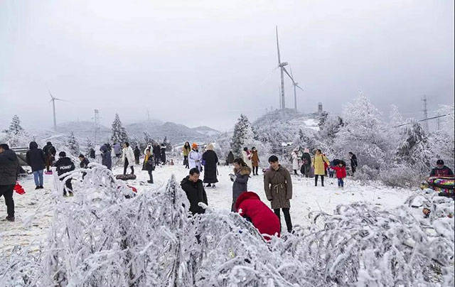 利川冰雪游引爆鄂渝两地!_齐岳山