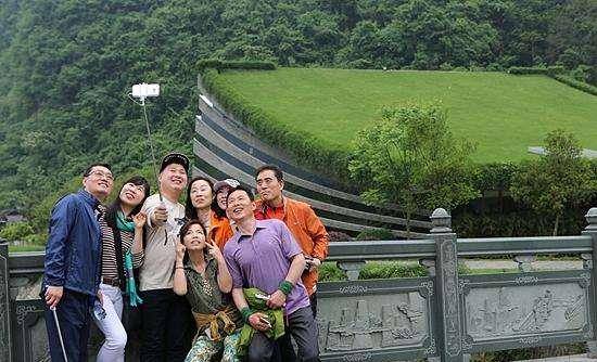 中国景区为韩国游客开设特别通道，中国游客表示不满：不公平！