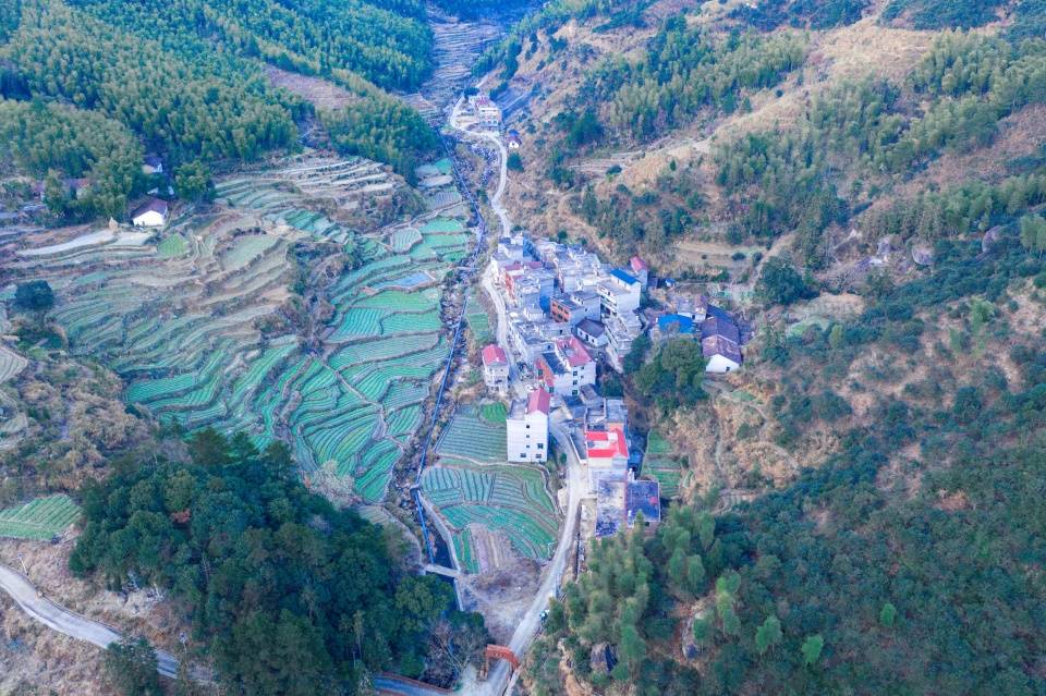 葛路梯田媲美元阳梯田，住在林田之间是什么体验？