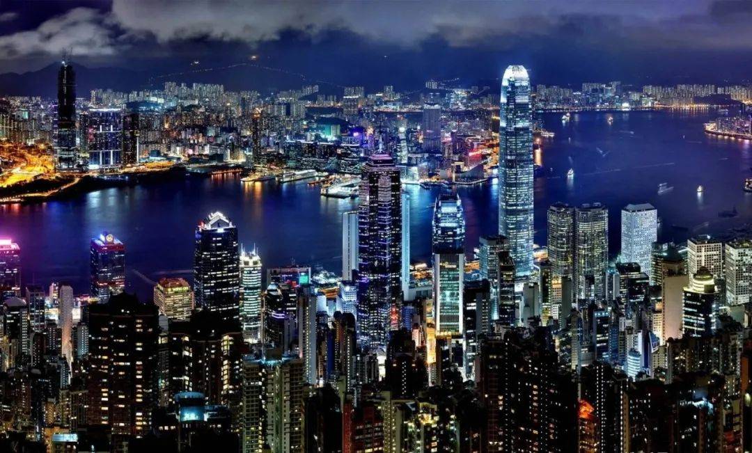 是位于中华人民共和国香港特别行政区的香港岛和九龙半岛之间的海港