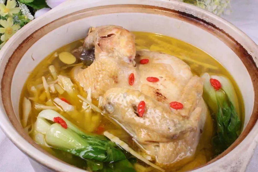 什么炖鸡最补气血 97f57127fa354c1197d574a11bf3c151.jpeg