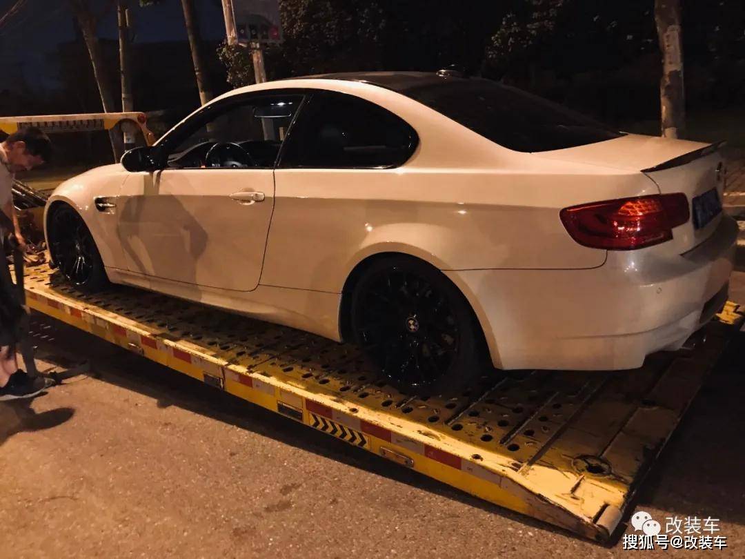 战斗格宝马m3 e92上路,感受下4.0升v8大排自吸的魅力