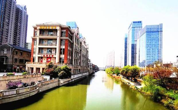 中国耗资500亿建成的步行街，全长达1.5公里，是你家乡吗？