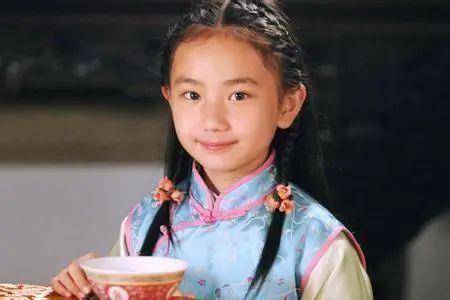 曾扮演刘雪华的女儿,如今成唯一考入清华的童星,越来越漂亮