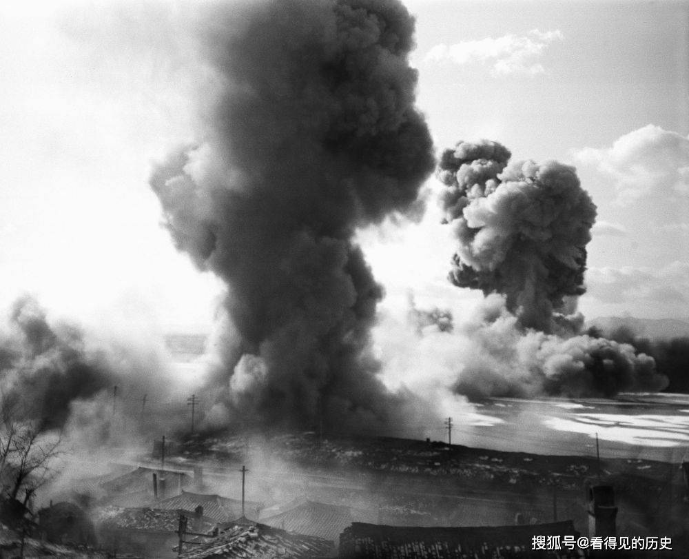 朝鲜战争老照片漫天飞舞的美军炸弹