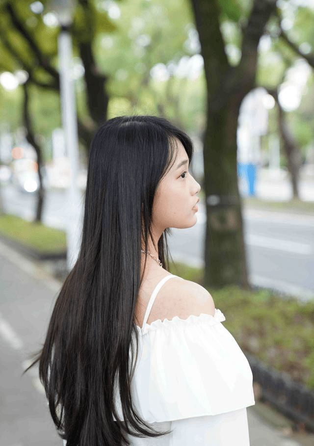 长相清纯的台湾姑娘,甜美笑容就像邻家女孩