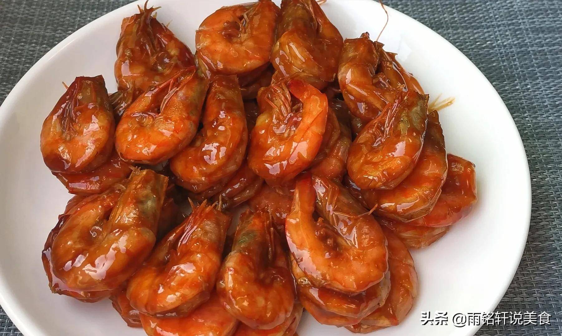 油焖大虾的正宗做法,不需要加盐,让你在家也能做出饭店的味道