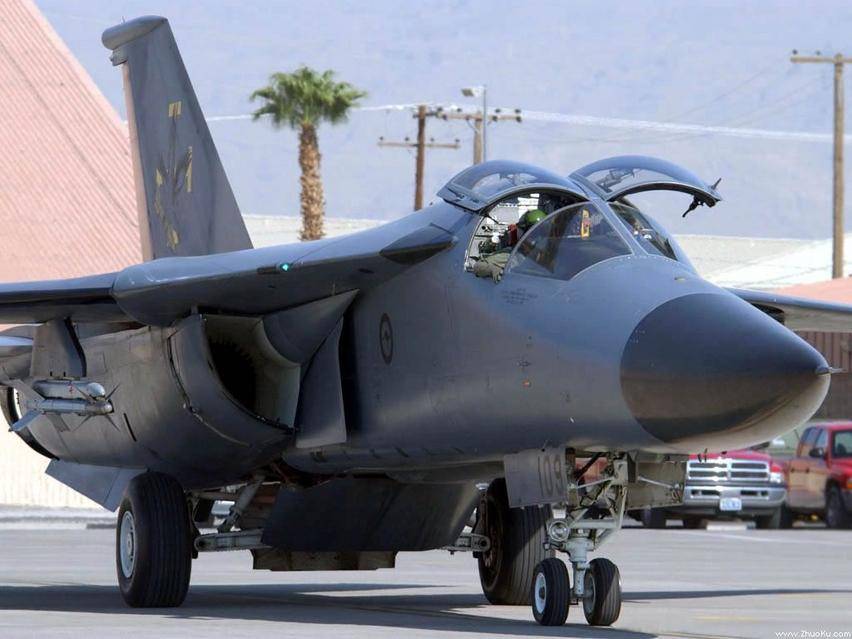 原创空战兵器:美国f111战斗轰炸机