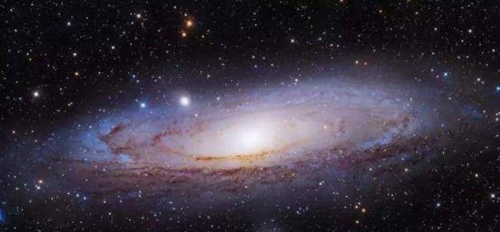 原创仙女座星系直径超22万光年但实际更大它还有一个巨大光环