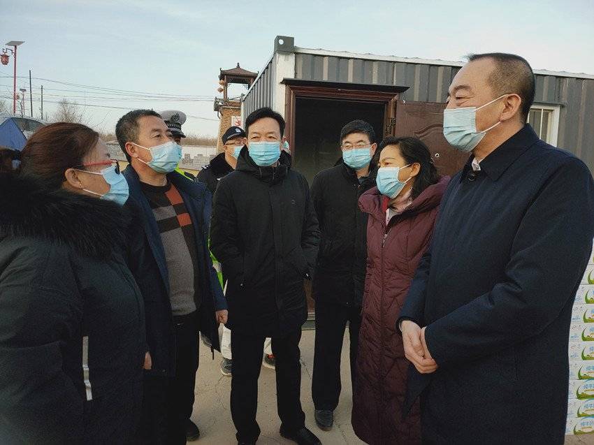 1月21日,传统节日"腊八节"这天,灵丘县政府副县长,公安局局长张禄,副