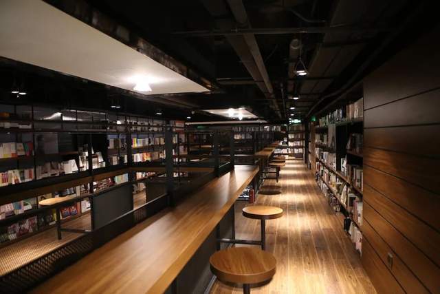 不仅是成都城东最大的书店 更是疫情发生后开业的全国最大的实体书店