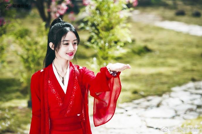 赵丽颖国风广告又甜又飒,此图建议收藏!有翡收官成绩如何?