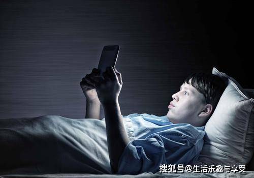 快来看看手机的危害有多大!