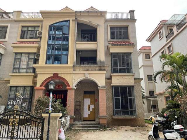 豪宅拍卖广东阳江市阳东区一3层别墅被司法拍卖以210万元成交