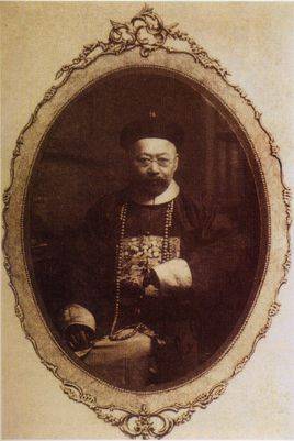 他的继室为赵小莲,另外还有侧室莫氏,侍妾冬梅.