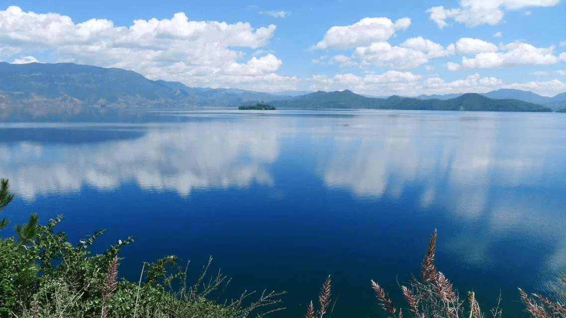 以前,在美国路易斯安那州,有个不知名的小湖叫皮内尔湖,以前的皮内尔