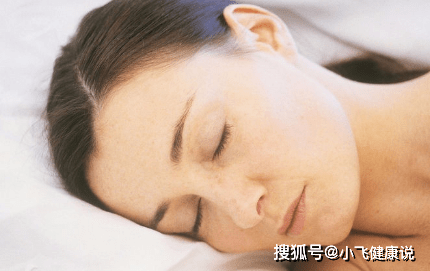 原创腰间盘突出患者该怎么睡觉?正确的睡觉姿势是什么?大多数人做错