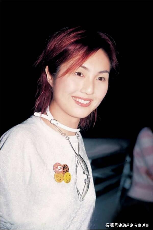 真的是典型的能靠颜值吃饭,却一定要靠才华的美女.