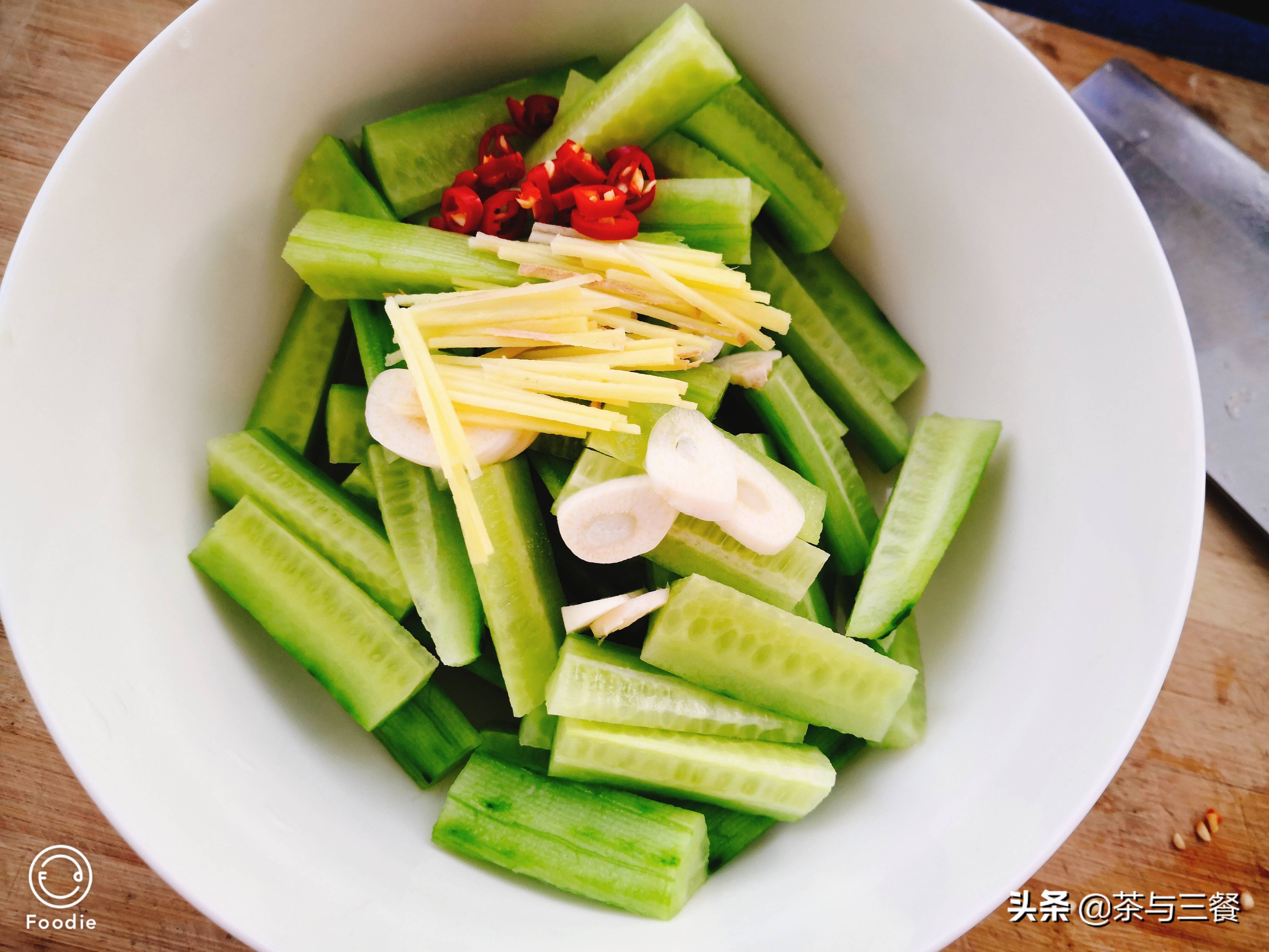 年夜饭桌上的凉拌菜很关键,这4道素菜堪称经典,比荤菜还抢手