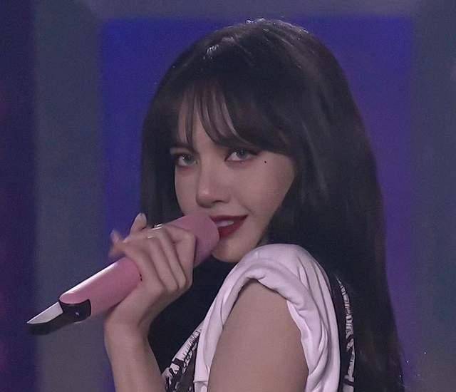 Blackpink.身材,blackpink身材身高 blackpink精修图翻车,jennie自拍忘了p镜子,暴露臀腿比