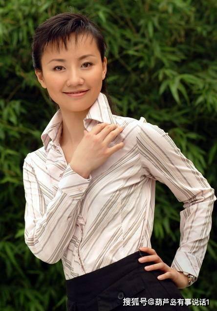石琼璘,央视"身材最好"的美女主持人,年逾40至今未婚