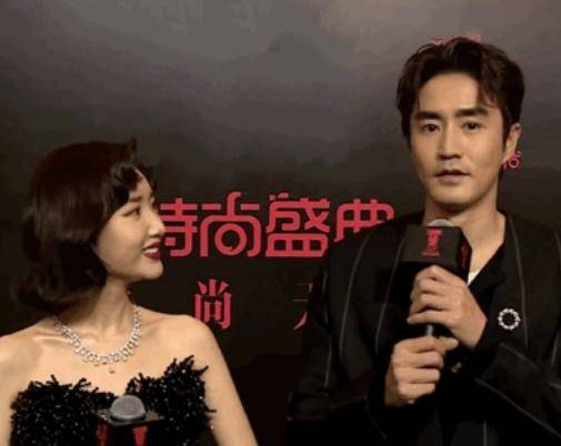 在这个时候有人发现了,毛晓彤的头像竟然和她合作的杨玏,像是情侣头像