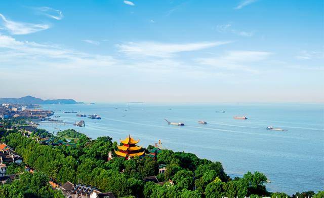 中国地图中国地大物博,民风各异,因而形成独特的行政区划.